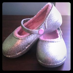 Silver sparkle crocs with pink fur inside- C11